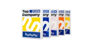 Fünf Plaketten mit dem Text "Top Company" und den Jahren 2022 bis 2026 in einer Reihe, jede mit einer eigenen Farbe, "kununu" am unteren Rand und einem Einfachmarketing-Touch, der Exzellenz hervorhebt.